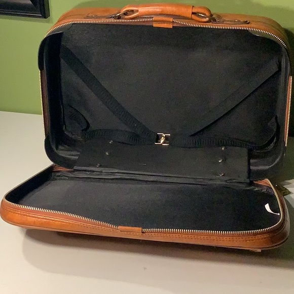 Vintage tan vegan leather carry on - Picture 9 of 10